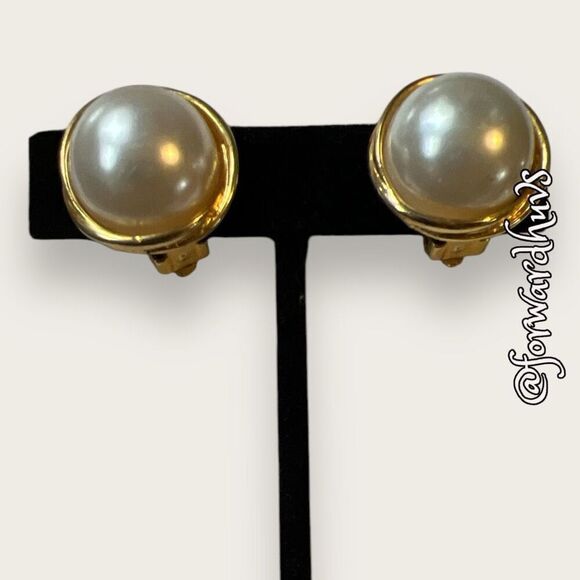 Vintage Faux Pearl Gold Tone Non-Pierced Clip-On Earrings - Picture 3 of 8